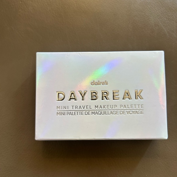 Claire's Daybreak Eyeshadow Palette - Pink, Orange, Gold - Picture 3 of 15